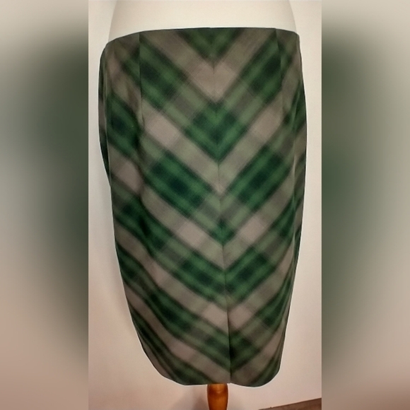 EMERALD SHADOW PLAID SKIRT - Picture 2 of 6